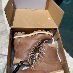 Women’s hiking boots